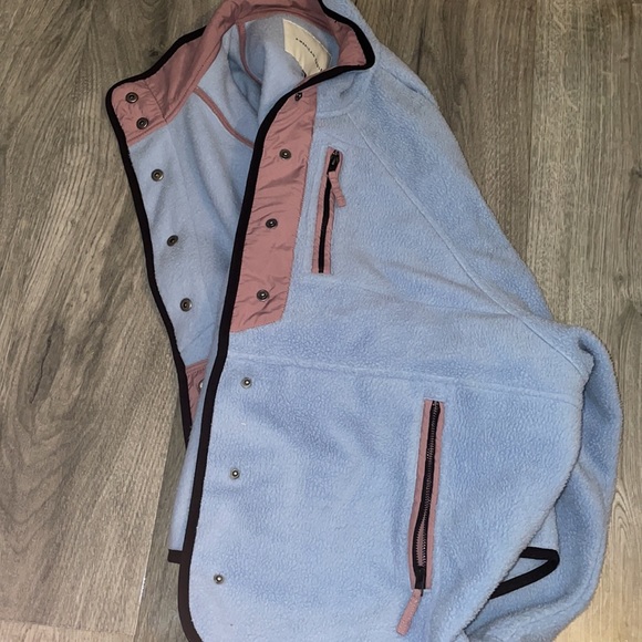 American Eagle Women’s Fleece Jacket - Picture 2 of 4